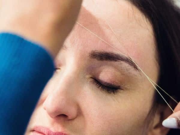 filo arabo per epilazione facciale su donna