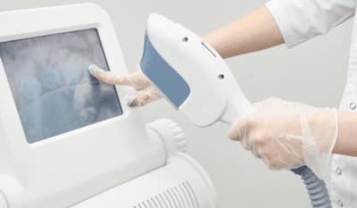 La laser epilazione è una tecnologia avanzata che sfrutta il calore del laser per distruggere il follicolo pilifero.