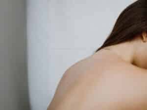 schiena donna con peluria